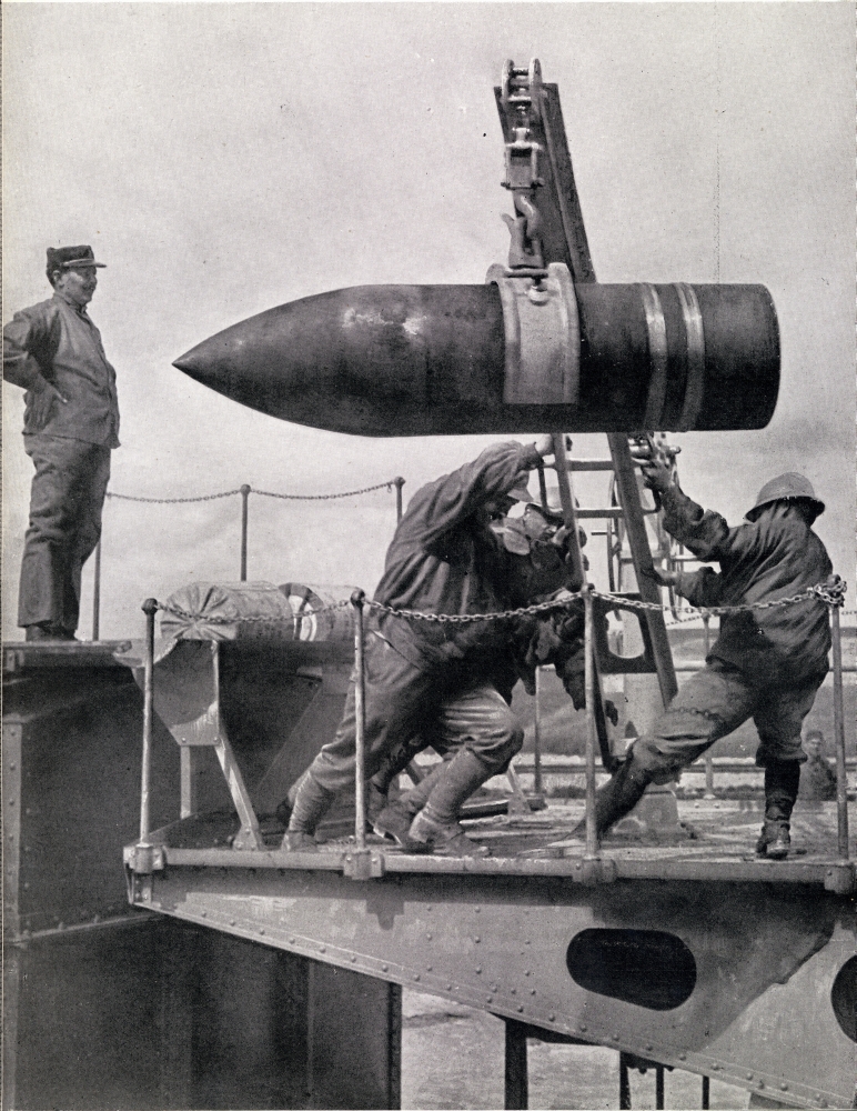 DPI1857516LARGE French Gunners Loading 400 Mm Shell Into Cannon in 1916 Poster Print, Large - 26 x 34