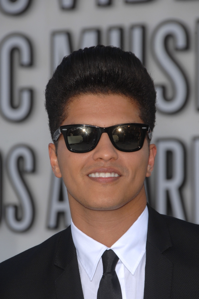 Picture of   Bruno Mars At Arrivals for 2010 MTV Video Music Awards Vmas - Arrivals Nokia Theatre L.A. Live Los Angeles Ca September 12 2010 Photo by Michael Germana Photo Print&#44; 16 x 20 - Large