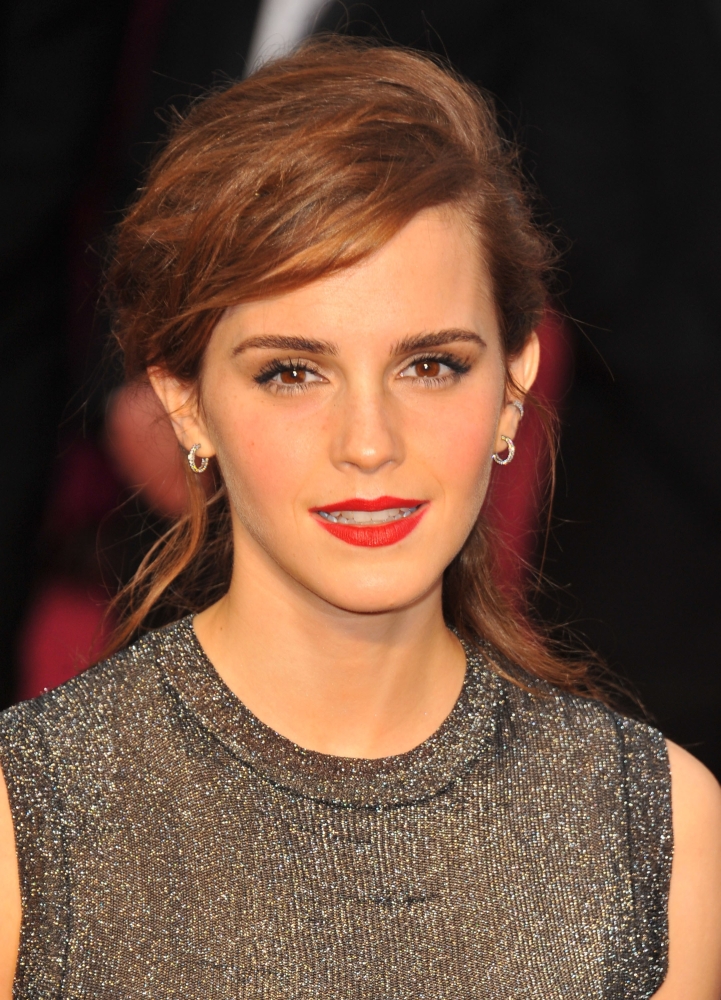 Everett Collection  Emma Watson At Arrivals for The 86th Annual Academy Awards - Arrivals 2 - Oscars 2014 Photo Print, 16 x 20 - Large