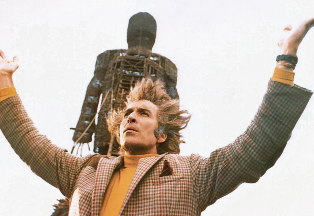 Everett Collection EVCM8DWIMAEC005HLARGE The Wicker Man Christopher Lee 1973 Photo Print, 28 x 22 - Large -  Posterazzi