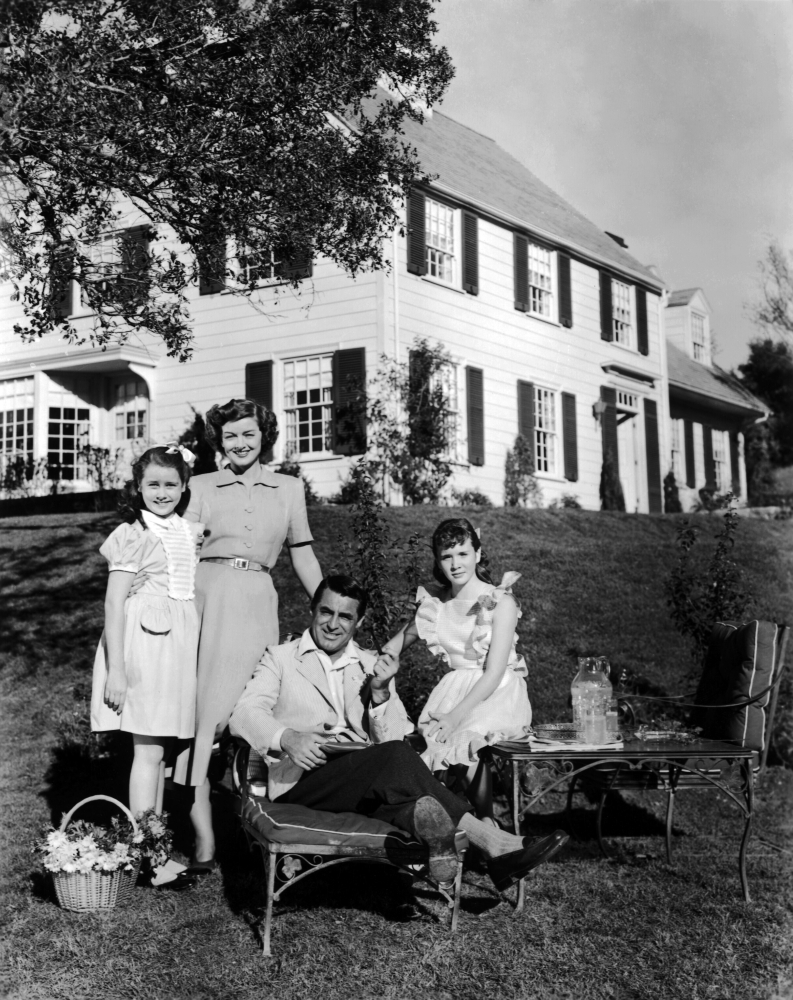 Everett Collection EVCMCDMIBLEC017H Mr. Blandings Builds His Dream House Sharyn Moffett Myrna Loy Cary Grant Connie Marshall 1948 Photo Print, 8 x 10 -  Posterazzi