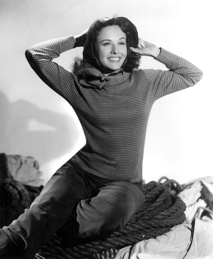 Everett Collection EVCPBDPAGOEC004H Paulette Goddard Publicity Pose for Reap The Wild Wind 1942 Photo Print, 8 x 10