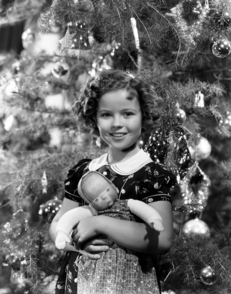 Everett Collection EVCPBDSHTEEC365HLARGE Shirley Temple Holding Doll In Front of Christmas Tree Late 1930S Photo Print, 16 x 20 - Large -  Posterazzi