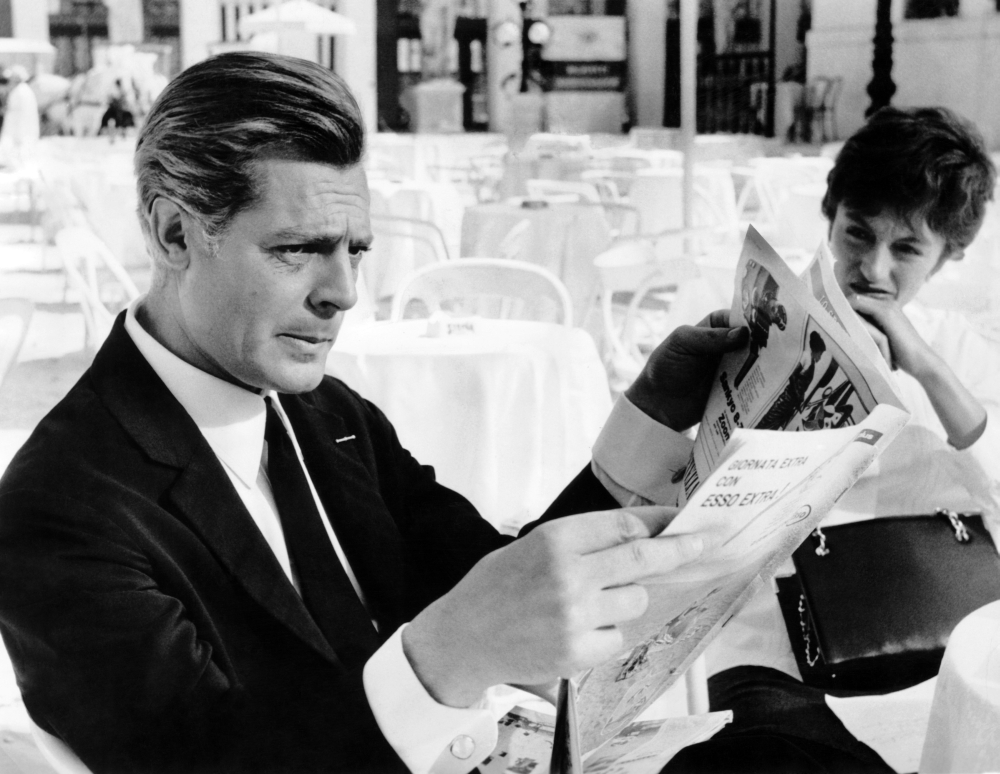 Everett Collection EVCMBDEIANEC024HLARGE 8 0.5 Marcello Mastroianni Anouk Aimee 1963 Photo Print, 28 x 22 - Large