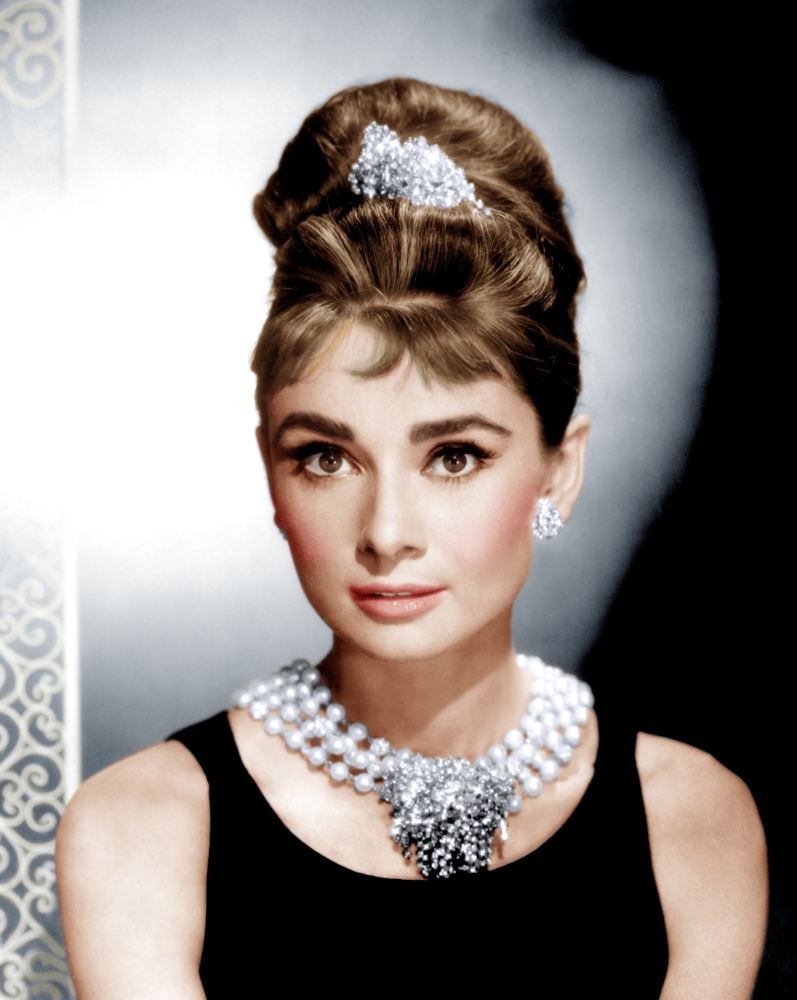 Everett Collection EVCM8DBRATEC010HLARGE Breakfast At Tiffanys Audrey Hepburn 1961 Photo Print, 16 x 20 - Large