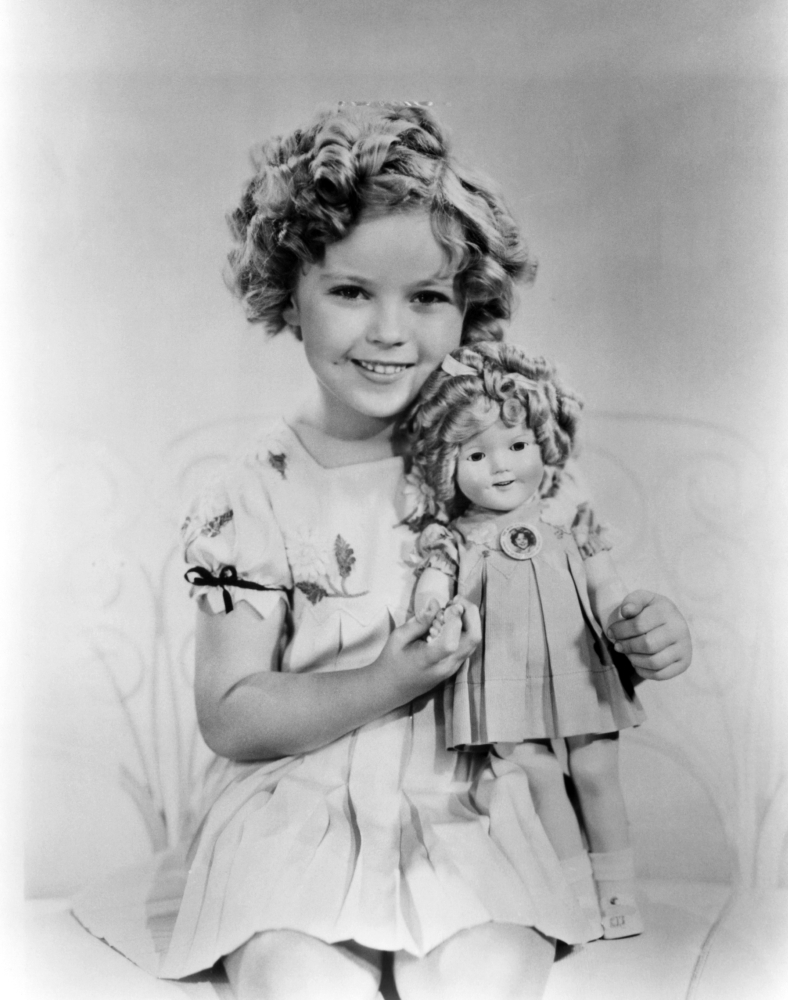 Everett Collection EVCPBDSHTEEC315HLARGE Shirley Temple with A Shirley Temple Doll 1936 Photo Print, 16 x 20 - Large -  Posterazzi