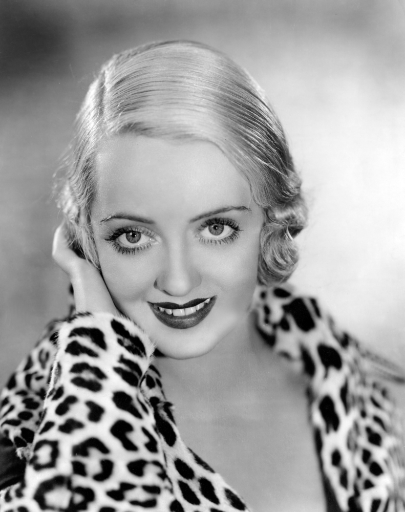 Everett Collection EVCPBDBEDAEC199H Bette Davis Warner Bros. Portrait 1932 Photo Print, 8 x 10