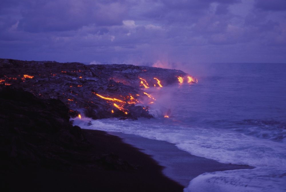 Hawaii Big Island Hawaii Volcanoes National Park Lava Action Meeting Sea Poster Print - 17 x 11