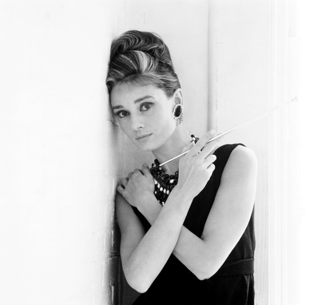 Everett Collection EVCMBDBRATEC091 Breakfast At Tiffanys Photo Print, 10 x 8