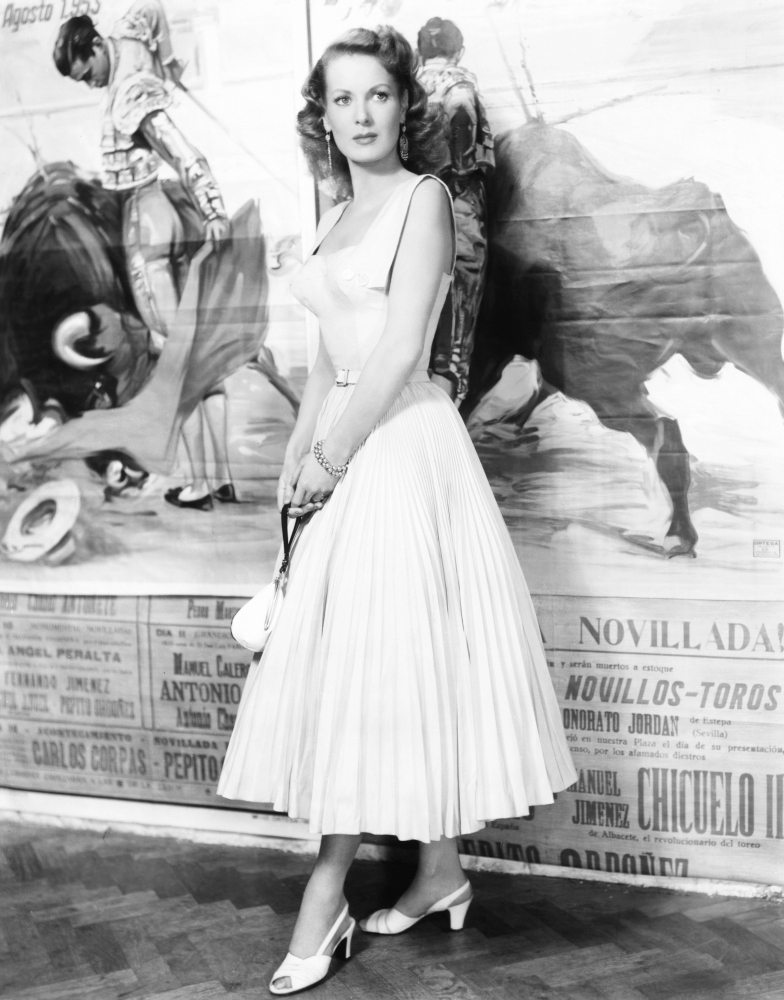 Everett Collection EVCPBDMAOHEC068HLARGE The Magnificent Matador Maureen OHara 1955 Photo Print, 16 x 20 - Large