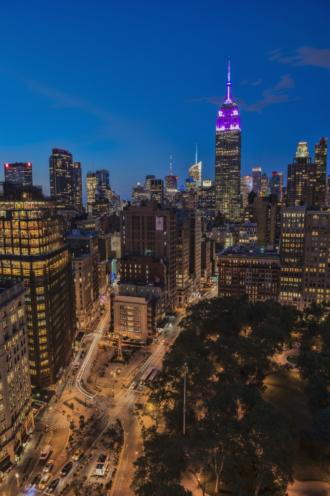 DPI12275748 Empire State Building at Twilight Colors Honouring The Military Order of The Purple Heart Poster Print - 12 x 19 in.