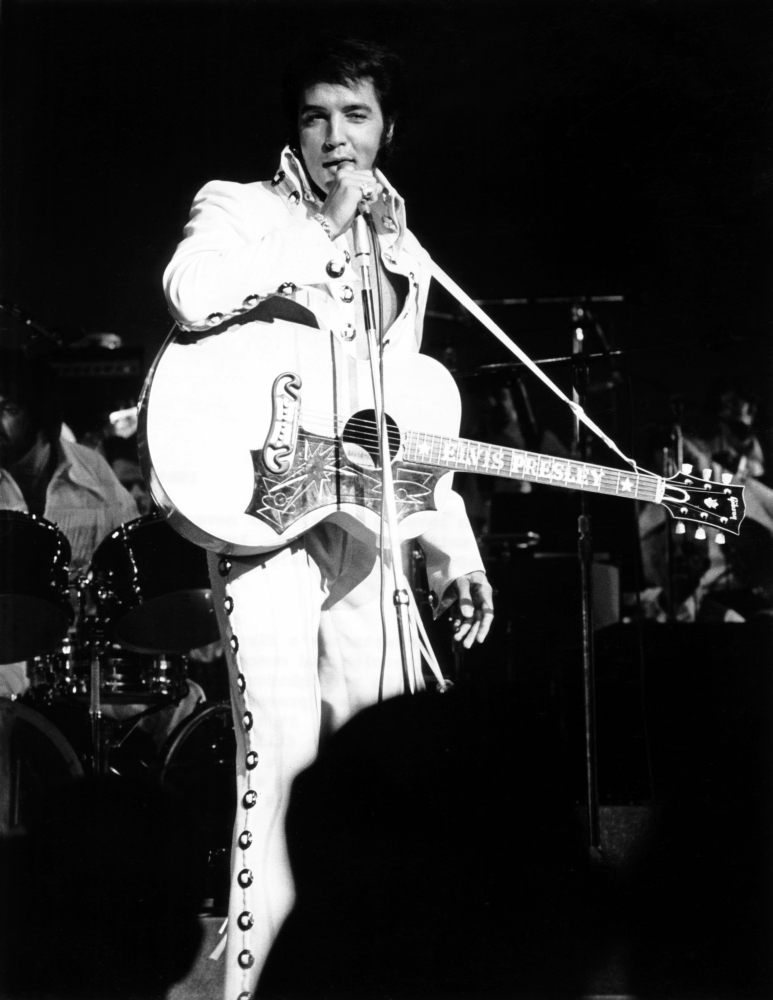 Everett Collection EVCMBDELTHEC015HLARGE Elvis - Thats The Way It Is Elvis Presley 1970 Photo Print, 16 x 20 - Large -  Posterazzi
