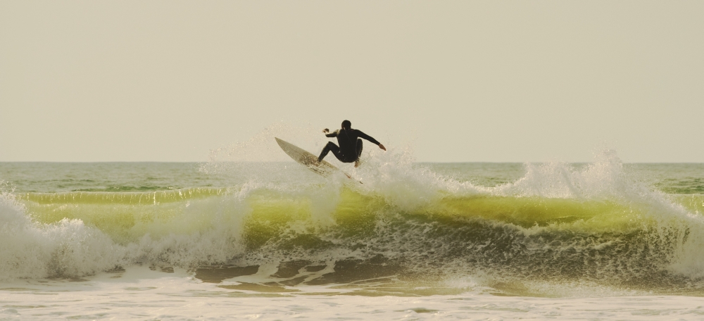 DPI1870083 Surfer Poster Print, 32 x 14