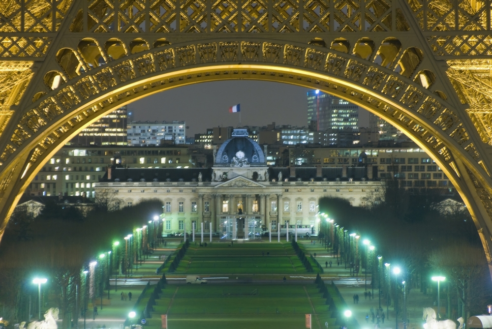 View At Night From The Palais De Chaillot to The Eiffel Tower & The Ecole Militaire Behind Poster Print, 34 x 22 - Large