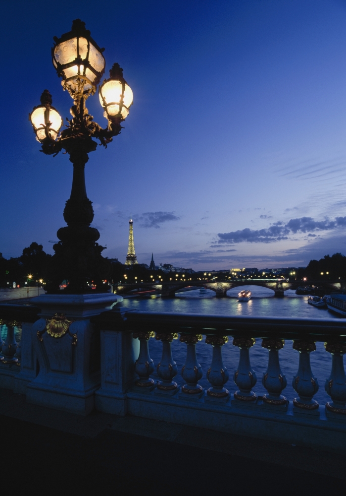 Picture of Posterazzi DPI1880469LARGE Looking From The Pont Alexandre III Down The Seine to The Eiffel Tower Poster Print, 24 x 36 - Large