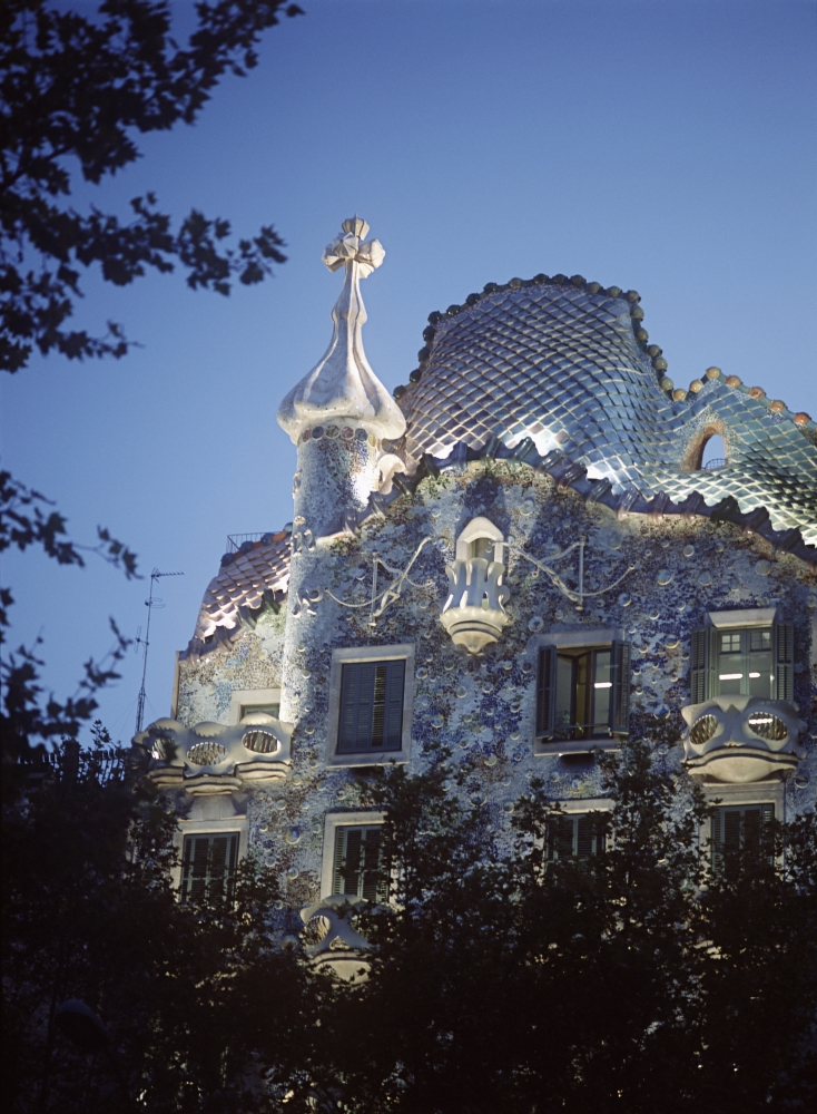 Casa Batllo At Dusk Poster Print - 13 x 18