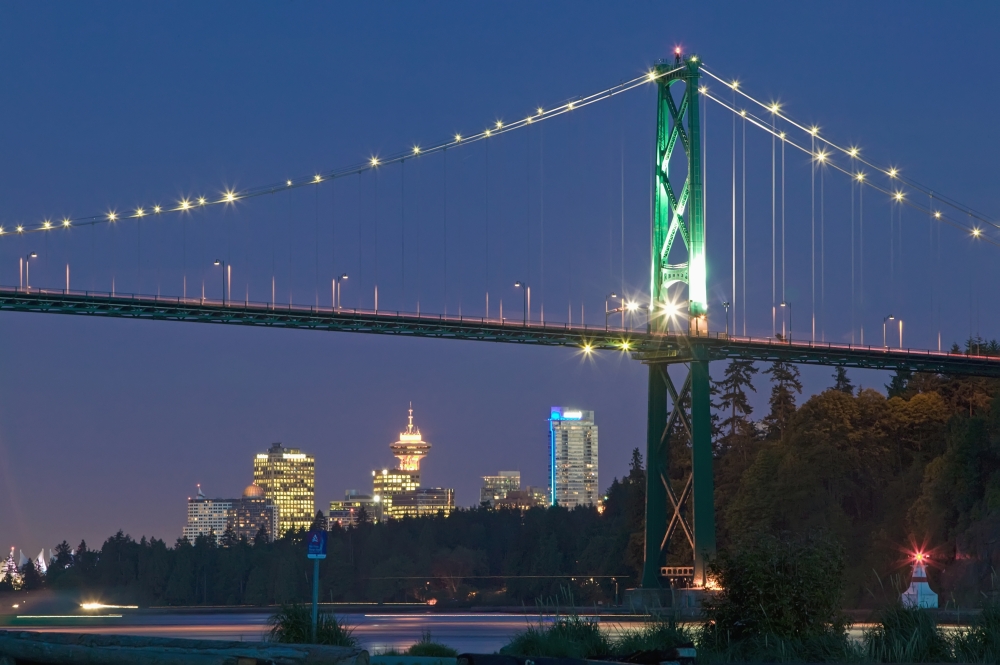 Lions Gate Bridge & Downtown Vancouver From Ambleside Park - West Vancouver British Columbia Canada Print - 19 x 12 in.