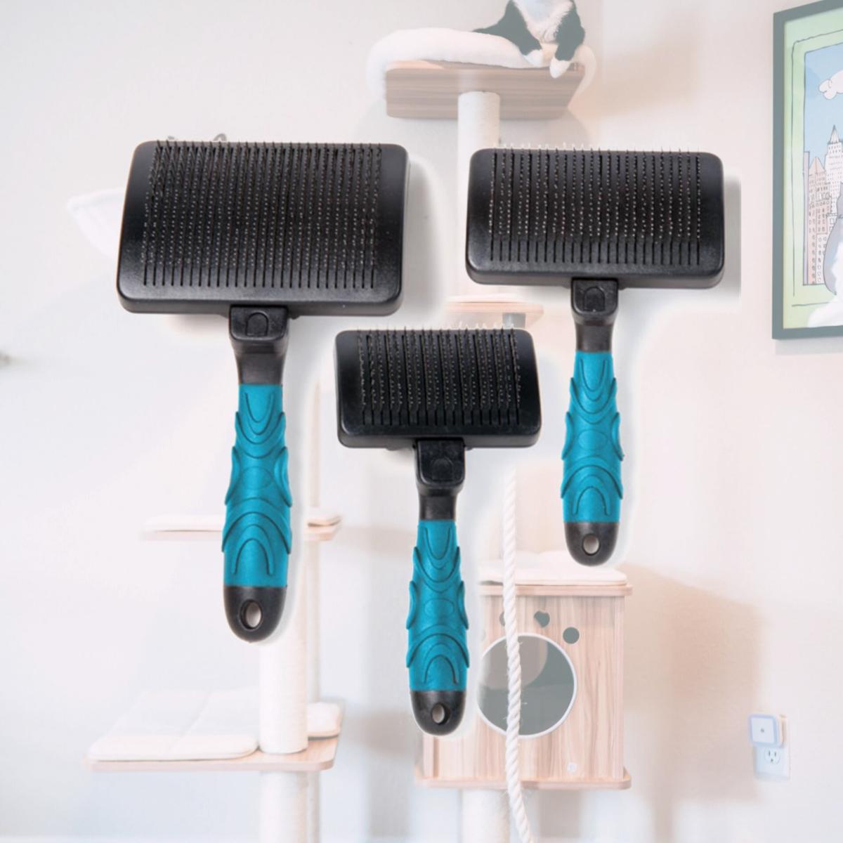 Picture of Master Grooming Tools TP0352 15 19 Self Cleaning Slicker Brush, Blue - Medium