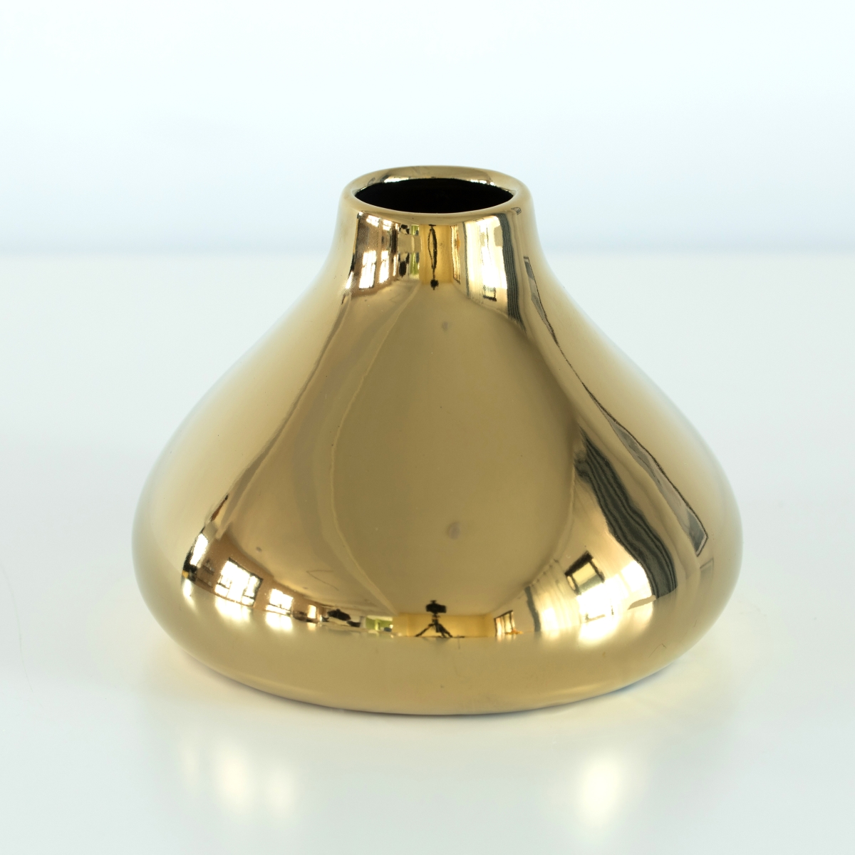 QI004056.S 6.5 x 4.75 in. Round Decorative Ceramic Modern Centerpiece Table Flower Vase, Gold