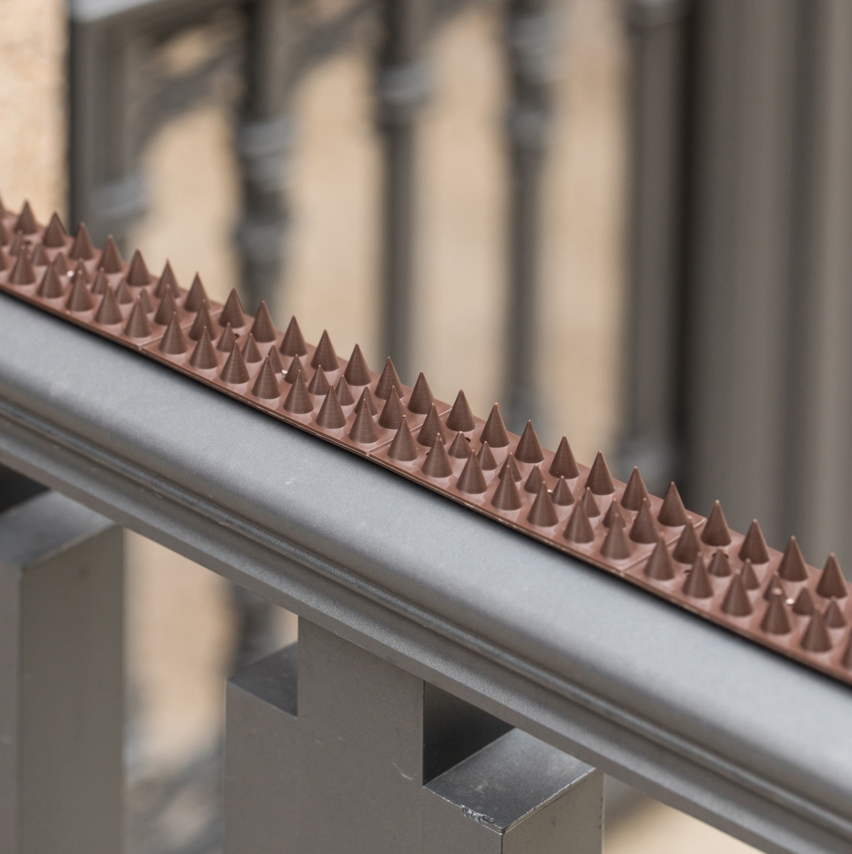 Picture of Gardenised QI004402 Outdoor Plastic Repellent Wall Defender Fence Spikes for Birds, 10 Pack Brown
