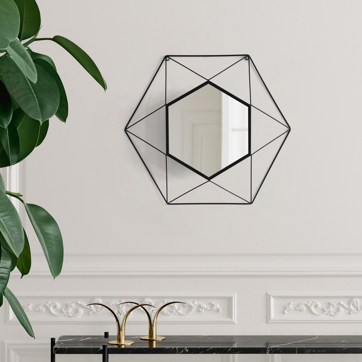 Picture of Uniquewise QI004582 Decorative 20-Inch Star Shaped Black Metal Frame Modern Wall Mounted Geometric Mirror - Elegant Home Decor for Living Room&#44; Bedroom&#44; Vanity&#44; Entryway&#44; Hallway&#44; Bathroom&#44; and Office
