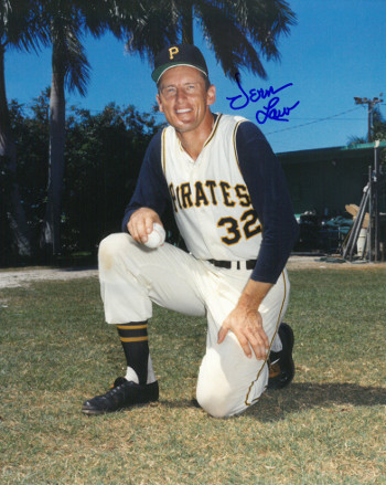 Picture of Athlon CTBL-016620 Vern Law Signed Pittsburgh Pirates Photo - on Knee - 8 x 10
