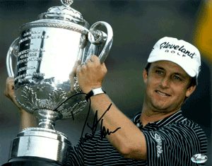 Picture of Athlon CTBL-A3335 David Toms Signed Photo 2001 PGA Championship with Trophy - Horizontal - 8 x 10