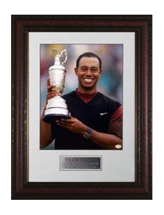 Picture of RDB Holdings & Consulting CTBL-012371 16 x 20 in. Tiger Woods UnSigned 2005 British Open at St. Andrews Holding Trophy Photo Custom Leather Framed