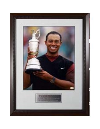 Picture of RDB Holdings & Consulting CTBL-012377 16 x 20 in. Tiger Woods UnSigned 2005 British Open at St. Andrews Holding Trophy Photo Custom Framing