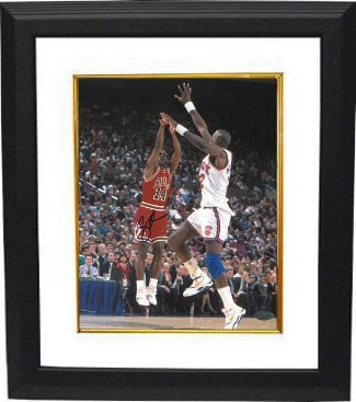 CTBL-BW13961 8 x 10 in. Chicago Bulls vs New York Knicks 3 x 3 Point Shooting Contest Winner Craig Hodges Signed Photo Frame