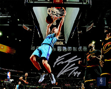 CTBL-019637 8 x 10 in. Frank Kaminsky Signed No.44 Charlotte Slam Dunk Hornets Horizontal Photo