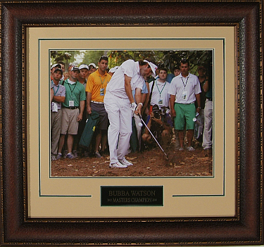 Picture of RDB Holdings & Consulting CTBL-019824 11 x 14 in. Bubba Watson UnSigned 2012 Masters Leather Framed Photo V-Groove Premium Matting-Pinestraw Horizontal