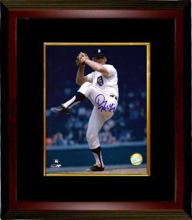 Picture of RDB Holdings & Consulting CTBL-MB17705 8 x 10 Denny McLain signed Detroit Tigers Photo Frame&#44; Leg Up - Blue