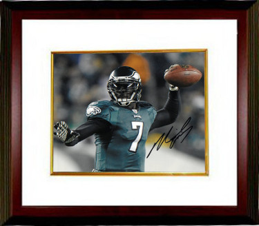 CTBL-MW21933 8 x 10 in. Michael Vick Signed Philadelphia Eagles Horizontal Custom Framed Photo - PSA-JSA-BAS