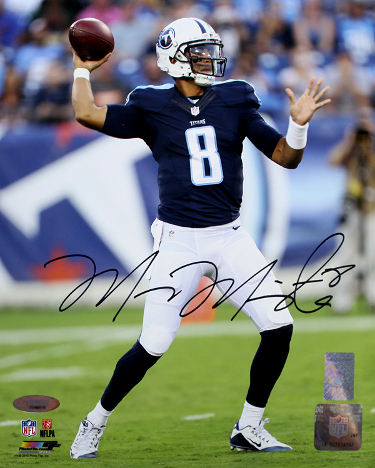 Picture of Athlon Sports CTBL-022033 Marcus Mariota Signed Tennessee Titans 8 x 10 Photo No.8 Navy Jersey - Mariota & Tri-Star Holograms