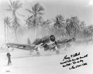 CTBL-024798 George C. Axtell Signed WWII Corsair Vintage B&W 8 x 10 in. Photo Ace Pilot- 5 in One Day- JSA Hologram No.EE62169