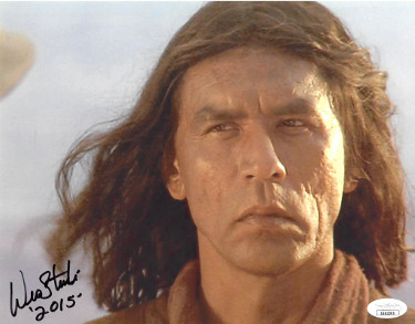 CTBL-025668 8 x 10 in. Wes Studi Signed Geronimo 2015 Vintage Photo