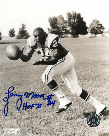 CTBL-028174 Lenny Moore Signed Baltimore Colts B&W 8 x 10 in. Photo No.24 HOF 75 - Catch