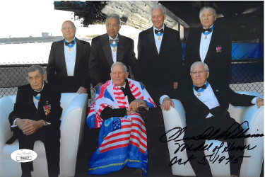 CTBL-028462 Hershel W. Williams Signed WWII Vintage Color 6.75 x 10 in. Photo Medal of Honor Oct 5, 1945 - JSA