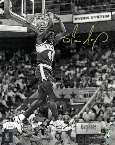 Picture of Athlon Sports CTBL-028532 Shawn Kemp Signed Seattle SuperSonics NBA B&W 8 x 10 in. Photo - JSA - 1990 All-Star Game Gatorade Slam Dunk Contest