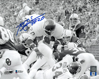 CTBL-026203 Billy Sims Signed Oklahoma Sooners B&W 8 x 10 in. Photo No.20 - Beckett Witnessed Hologram - Heisman