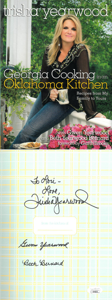CTBL-028681 Trisha Yearwood Multi Signed 2008 Georgia Cooking in an Oklahoma Kitchen Hardcover Book - JSA - 3 Sigs - Gwen Yearwood & Beth Bernard -  Athlon Sports, CTBL_028681