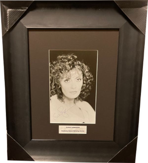 CTBL-030335 6 x 9 in. Susan Sarandon Signed Black & White Photo Custom Framing Academy Award Winner Autograph - 16 x 19 in.