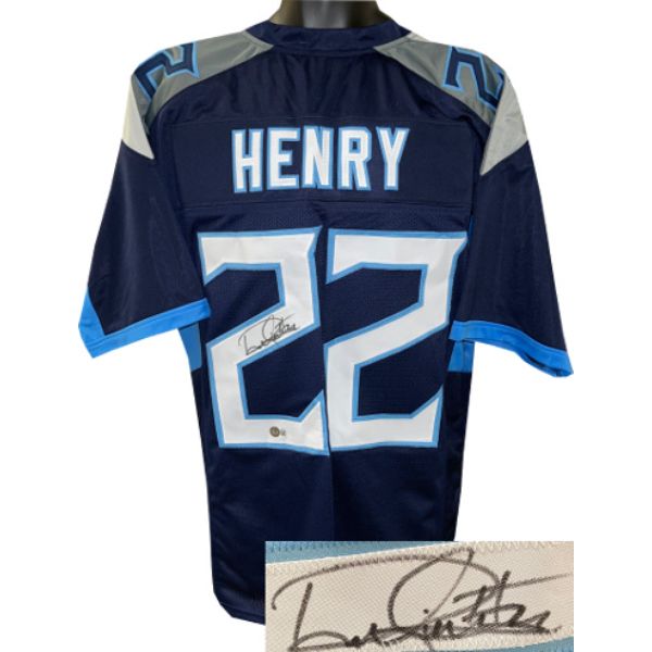Picture of Athlon Sports CTBL-031357 Derrick Henry Signed Tennessee Stitched Pro Style Football Jersey, Navy - Number 22 - Extra Large - Beckett Witnessed