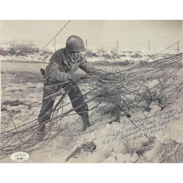 Picture of Athlon Sports CTBL-031123 8 x 10 in. Bob Maxwell Signed WWII Vintage Black & White Photo&#44; JSA - No.SS51655 - Medal of Honor Inscription - France - 1944
