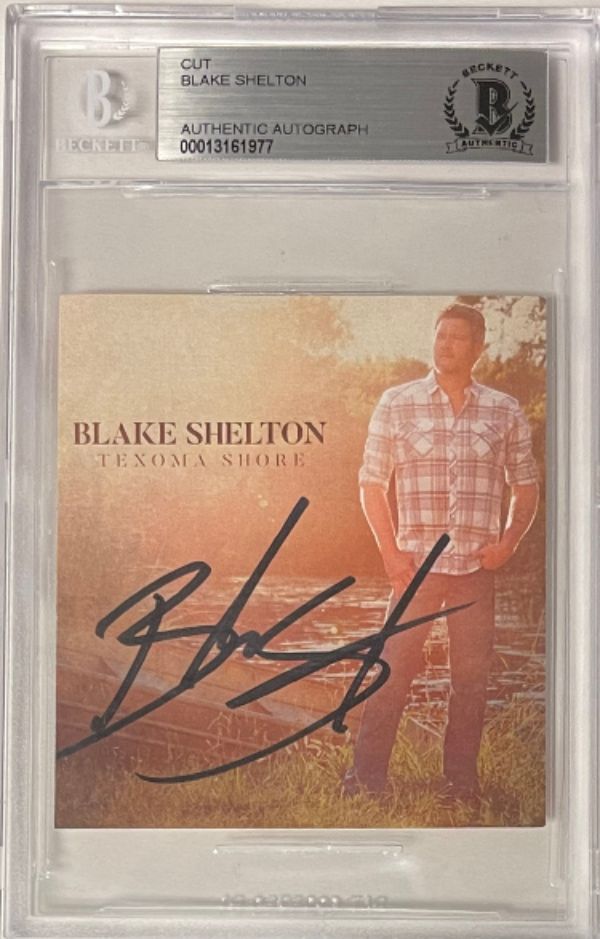 CTBL-033286 2 x 3 in. Blake Shelton Signed 2017 Texoma Shore Promo Cut Sig- BAS & Beckett Encapsulated-00013161977 Mini Album Cover