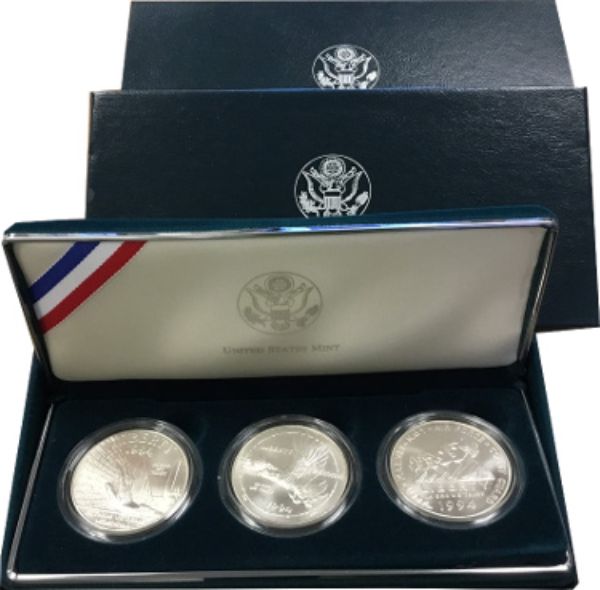 Picture of RDB Holdings & Consulting CTBL-033161 1994 S Dollar 1 US Veterans 3-Coin Silver Dollar Commemorative Proof Uncirculated Set with Box Coins