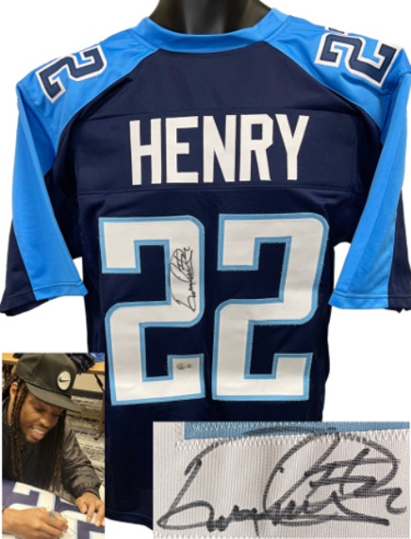 CTBL-035028 Derrick Henry Signed Tennessee 2016-17 TB Navy Custom Stitched Pro Style Football Jersey No.22 - Extra Large - Beckett Witnessed