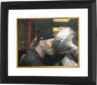 Picture of Athlon CTBL-BW15827 Brett Hull Signed Detroit Wings Photo Custom Framed - Drinking From Stanley Cup - JSA Hologram - Red - 16 x 20