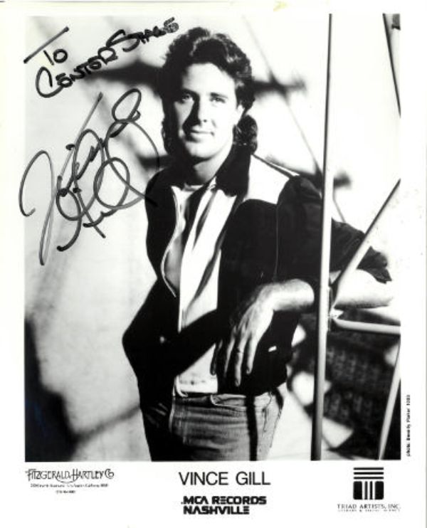 CTBL-035855 8 x 10 in. Vince Gill Signed Mca Records B&W Press Promo Photo with to Center Stage